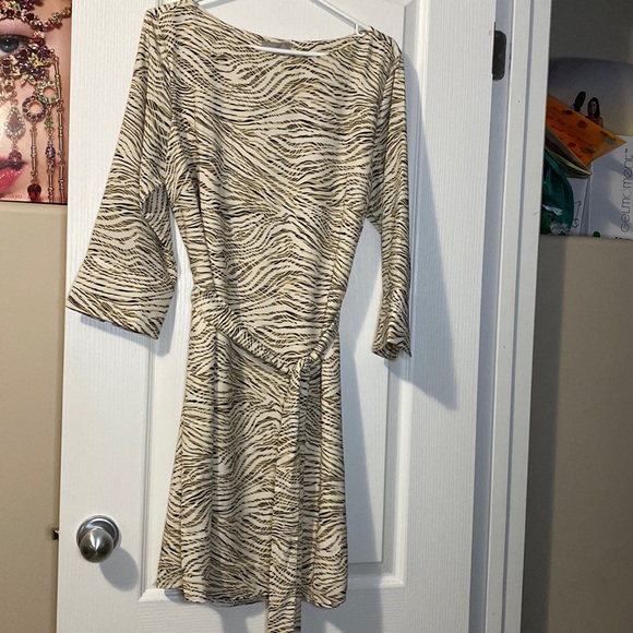 H&M Size Large dress P2P 20.5 inches - Picture 1 of 1